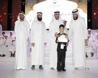 ماجد النعيمي يشهد الحفل الختامي لجائزة دار البر للقرآن والسنة بعجمان